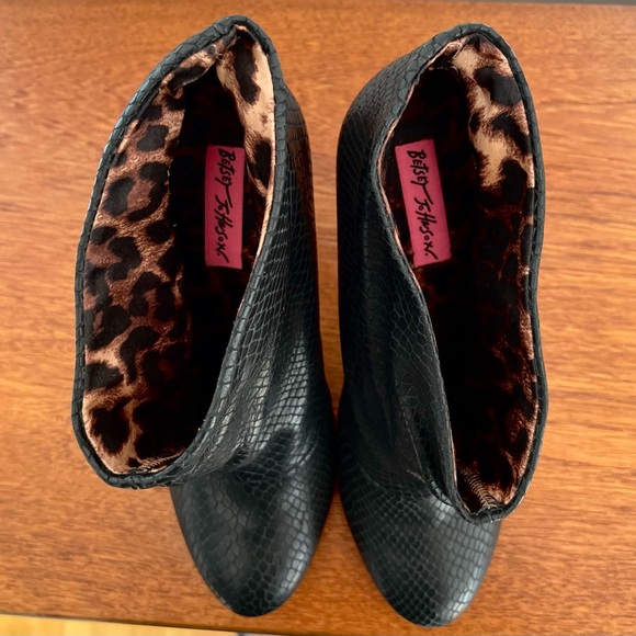 BETSY JOHNSON Slouch Bootie/Ankle Boot, Excellent Condition, Size 8M - Picture 10 of 13